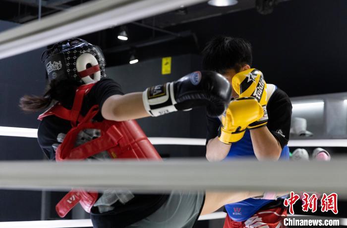 都市女性搏击热潮兴起：燃脂健身与自我突破