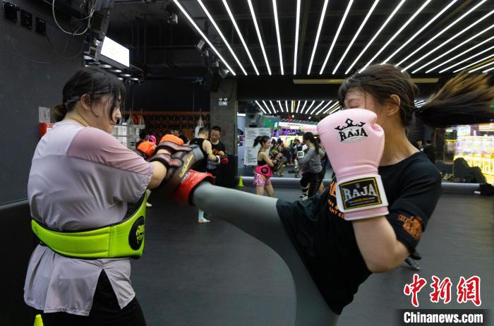 都市女性搏击热潮兴起：燃脂健身与自我突破
