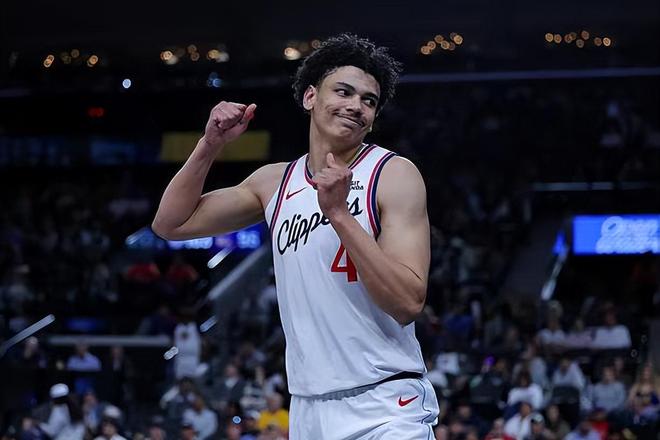 快船逆转勇士终结两连败 桑德斯11分助球队挺进