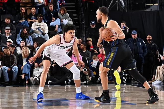 快船逆转勇士终结两连败 桑德斯11分助球队挺进