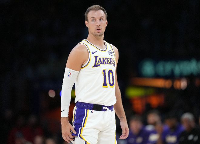 湖人四星闪耀轻取勇士 詹姆斯全面统治赛场