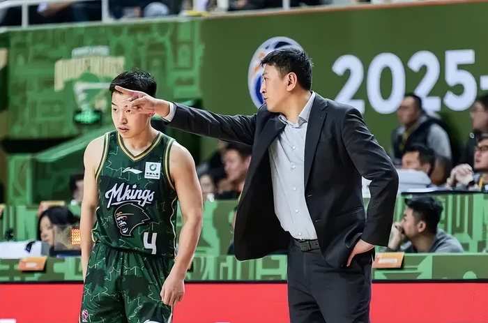 广厦末节狂轰28分逆转同曦 末节崩盘暴露用人隐