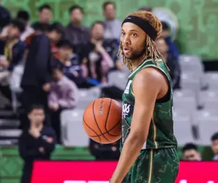 广厦末节狂轰28分逆转同曦 末节崩盘暴露用人隐