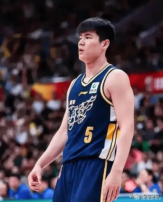 广东男篮出征广州陈家政回归引热议杜锋用人争